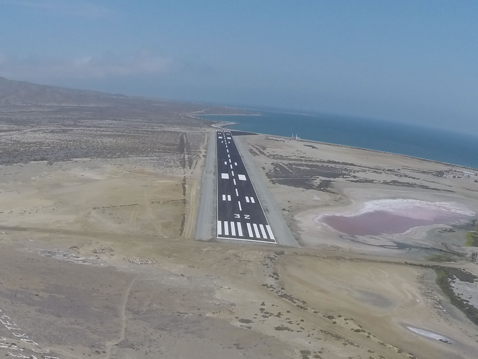 Vista Aérea - Pista de Aterrizaje Asfáltica